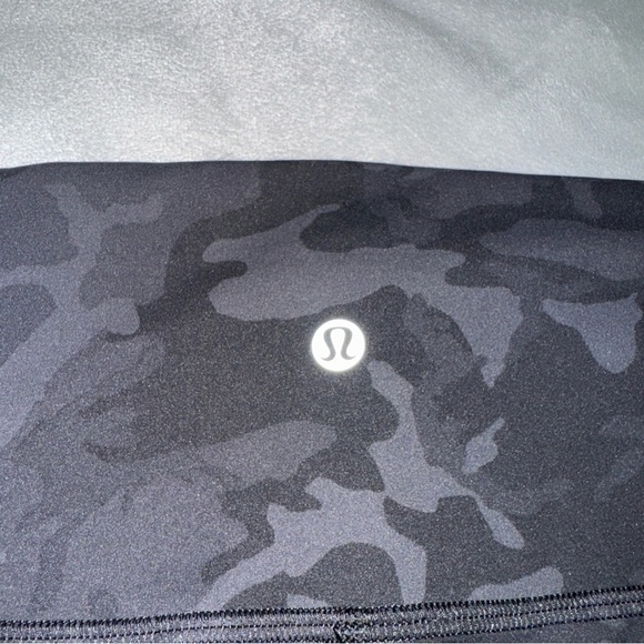 Lululemon Wunder Train Shorts - Picture 3 of 5